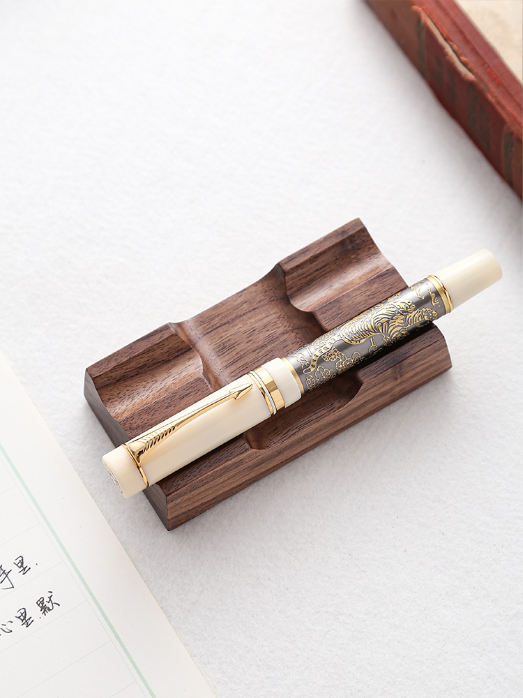 Porte-stylo en bois de noyer,  - Wooden Fountain Pen Desk Stand Holder avis et prix